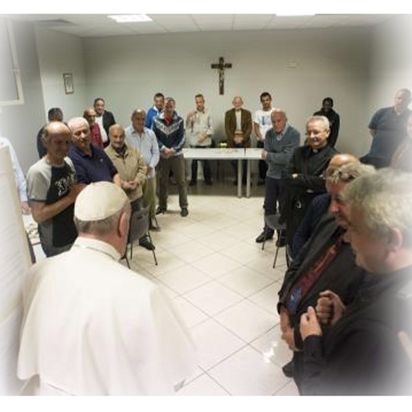 Francesco visita il nuovo dormitorio per senzatetto