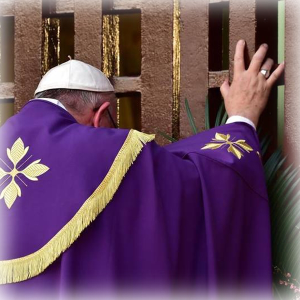 A Bangui Francesco apre la porta Santa