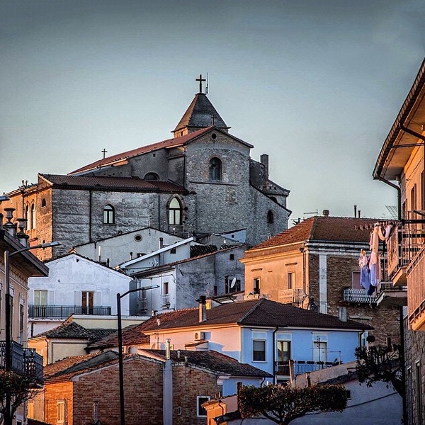 Savignano Irpino – Una piazza in blu