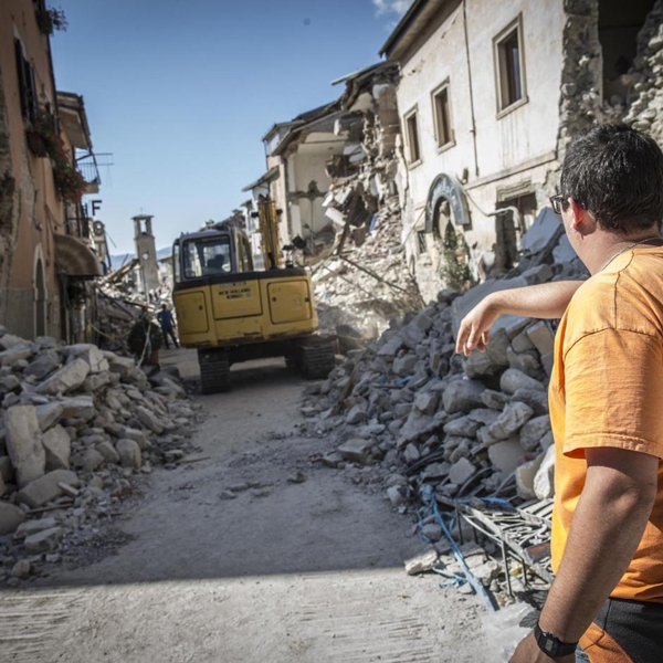 Germi di speranza dopo la rovina del Terremoto