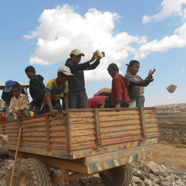 Madagascar – Campo di servizio a Faratsiho