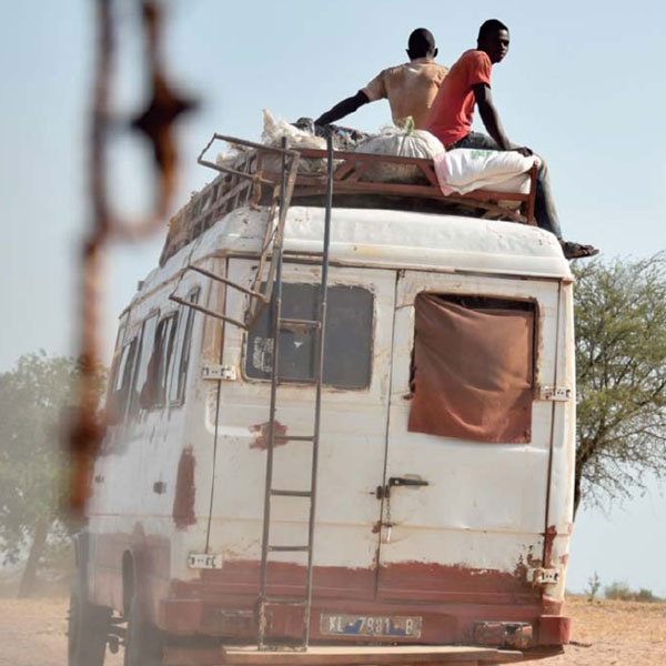 Divieto di accesso. Flussi migratori e diritti negati