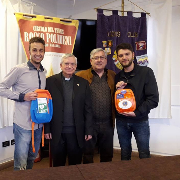 Reggio Calabria – Il Lions dona defibrillatore alla parrocchia Orionina di S. Antonio di Padova