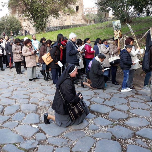 Roma – Via Crucis all’ombra del Colosseo