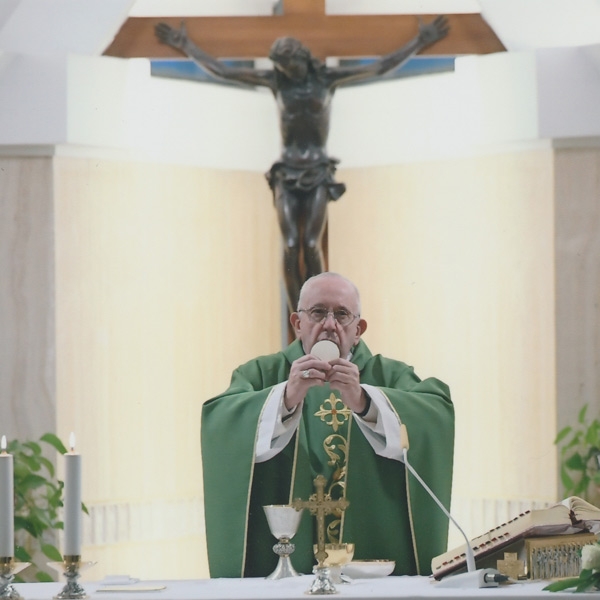 Roma – La celebrazione della Santa Messa di Papa Francesco con alcuni giovani della Parrocchia di Ognissanti