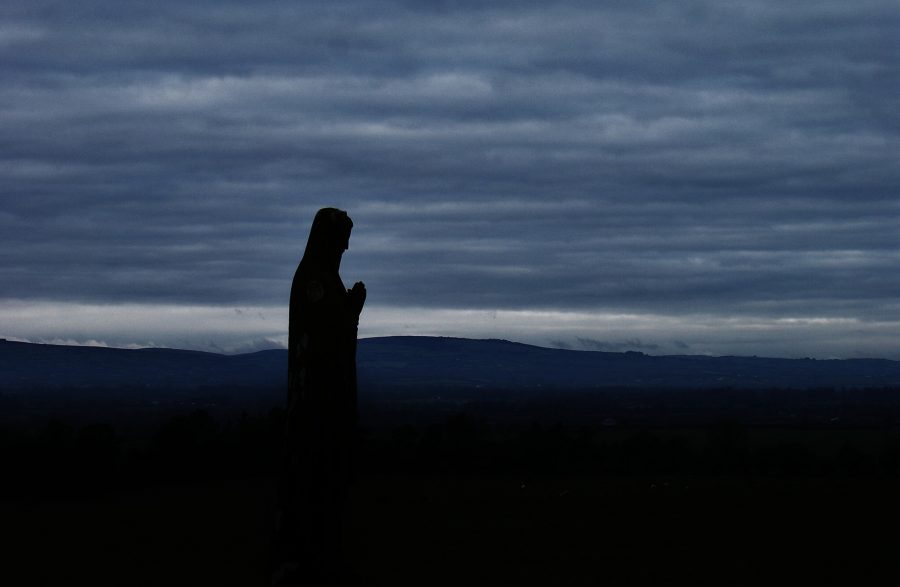 Chiesa – Maratona di preghiera a Maria