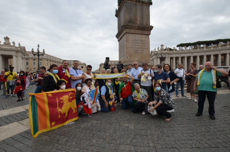 Roma – Tanti cuori ai piedi del Santo Padre