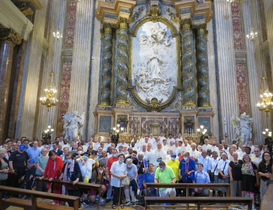 Roma – La famiglia orionina all’altare di San Luigi