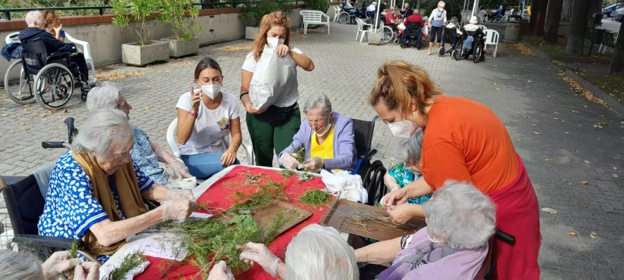 Genova – Anziani e volontari, insieme è più bello
