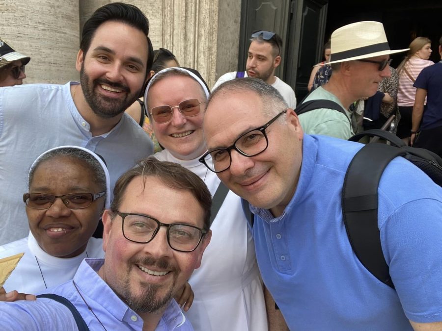 Roma – La famiglia carismatica orionina in preghiera all’altare di San Luigi