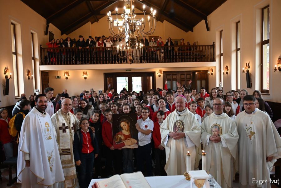 Oradea – La famiglia carismatica orionina in festa, ai piedi di Maria