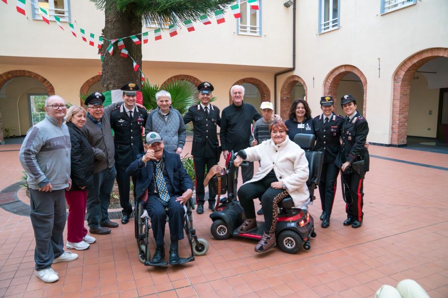 Sanremo – I Carabinieri in visita al Piccolo Cottolengo di Sanremo per gli auguri di Natale