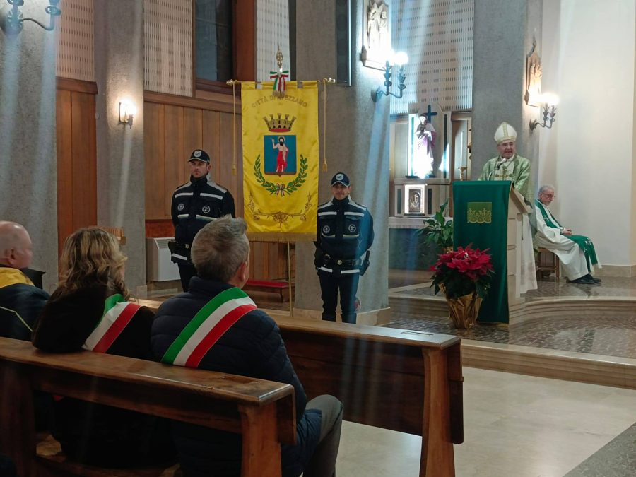 Avezzano – Uno strano prete tra le macerie della Marsica