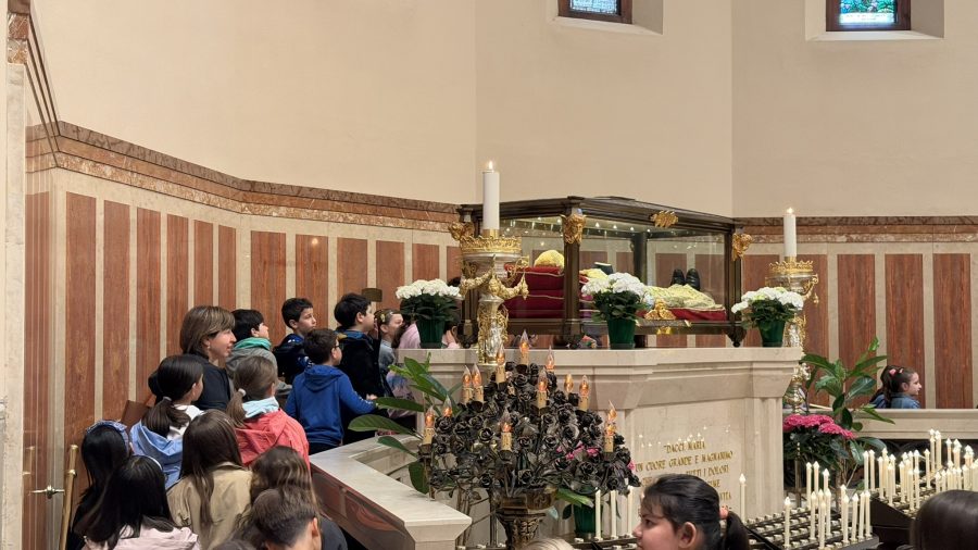 Tortona – I bambini ai piedi di Don Orione